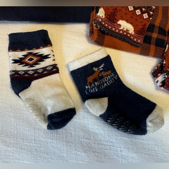 Bundles Baby Place | Fall Long Sleeved Bodysuit & Sock Set | 12-18 months - Picture 8 of 9